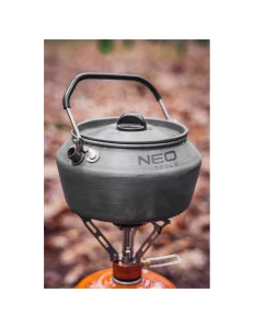 czajnik turystyczny Neo Tools na kuchence gazowej